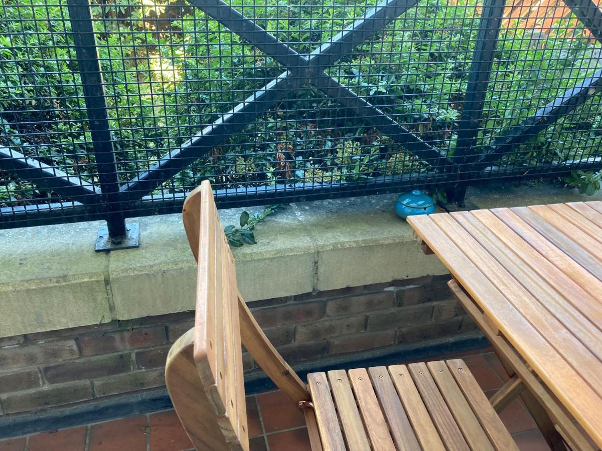 Comfortable Room With Private Balcony And Shared House London Eksteriør billede